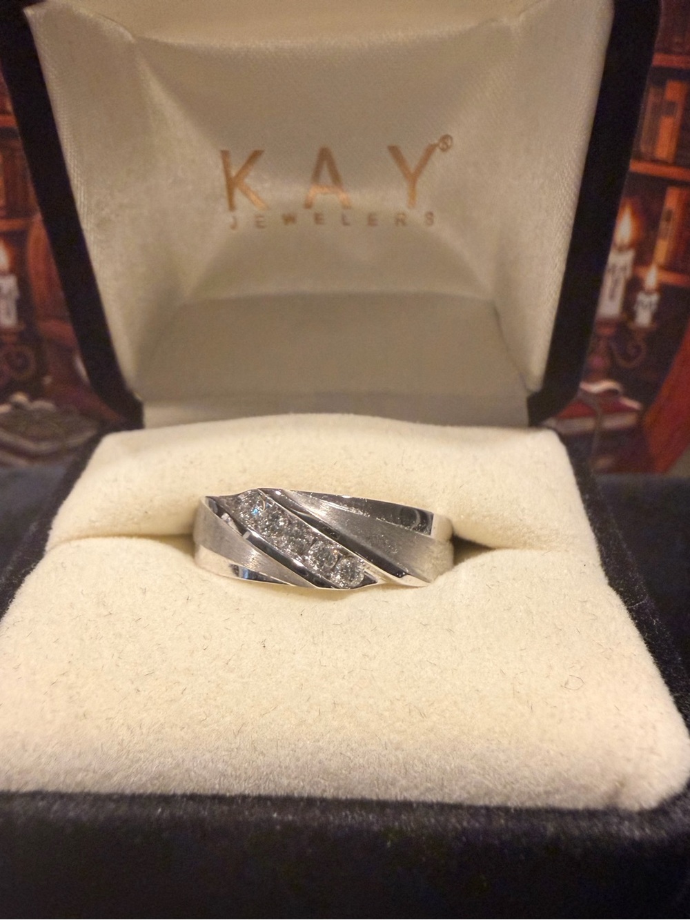 Kay Jewelers Men’s 10K White Gold Diamond Band Ring – Never Worn